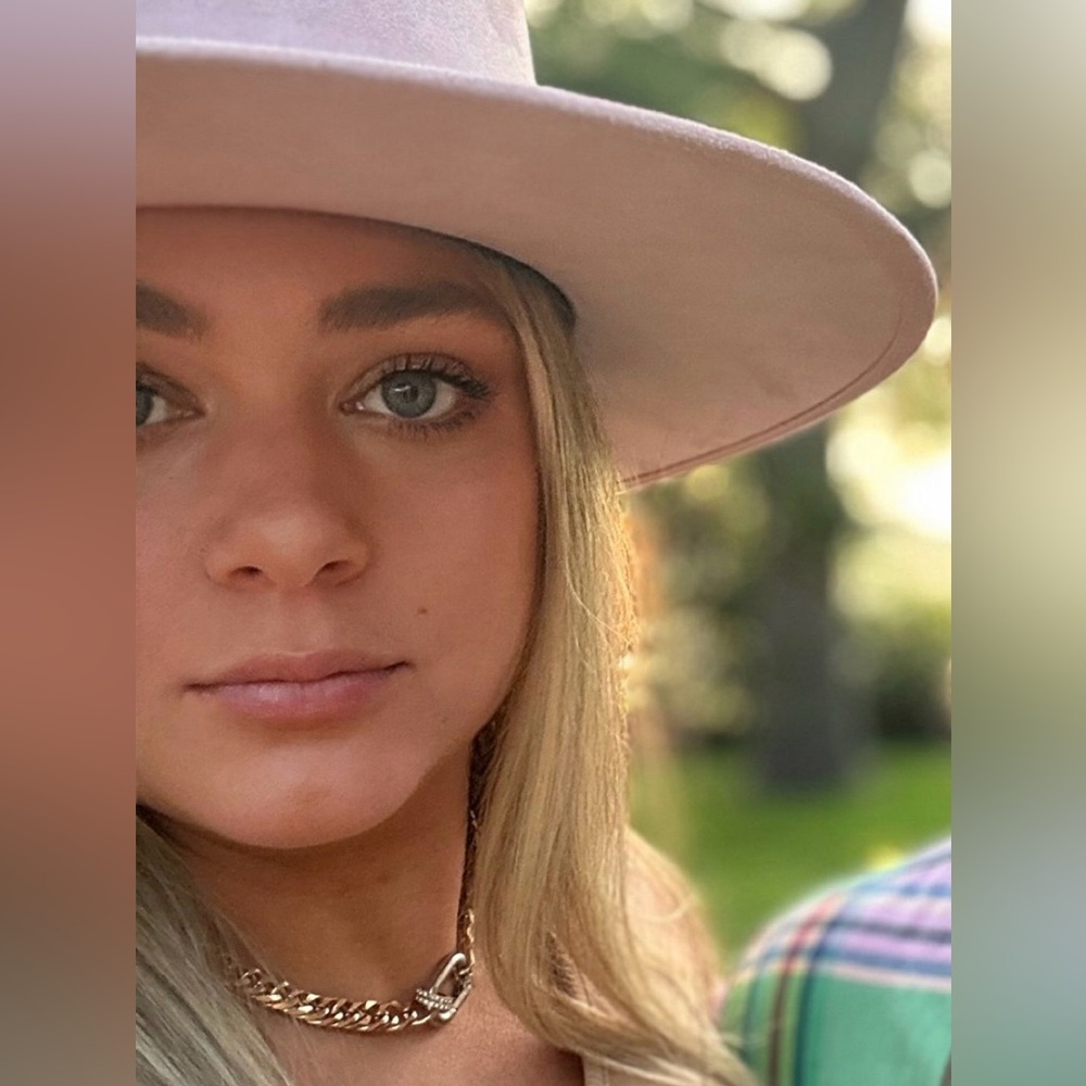 Meet your Posher, Rose